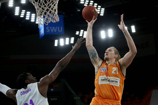 与犀利的 与犀利的