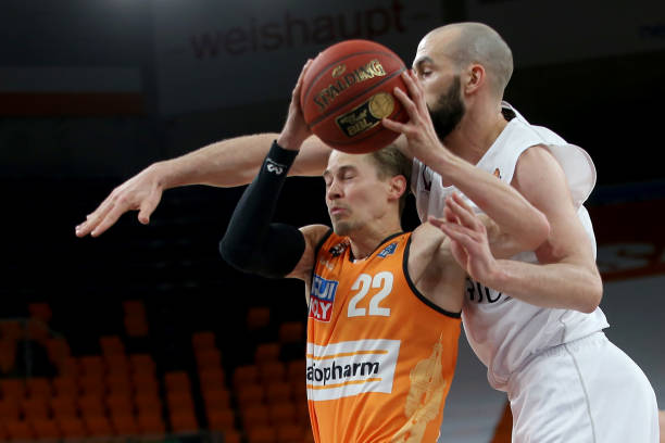 尽管足坛对 尽管足坛对